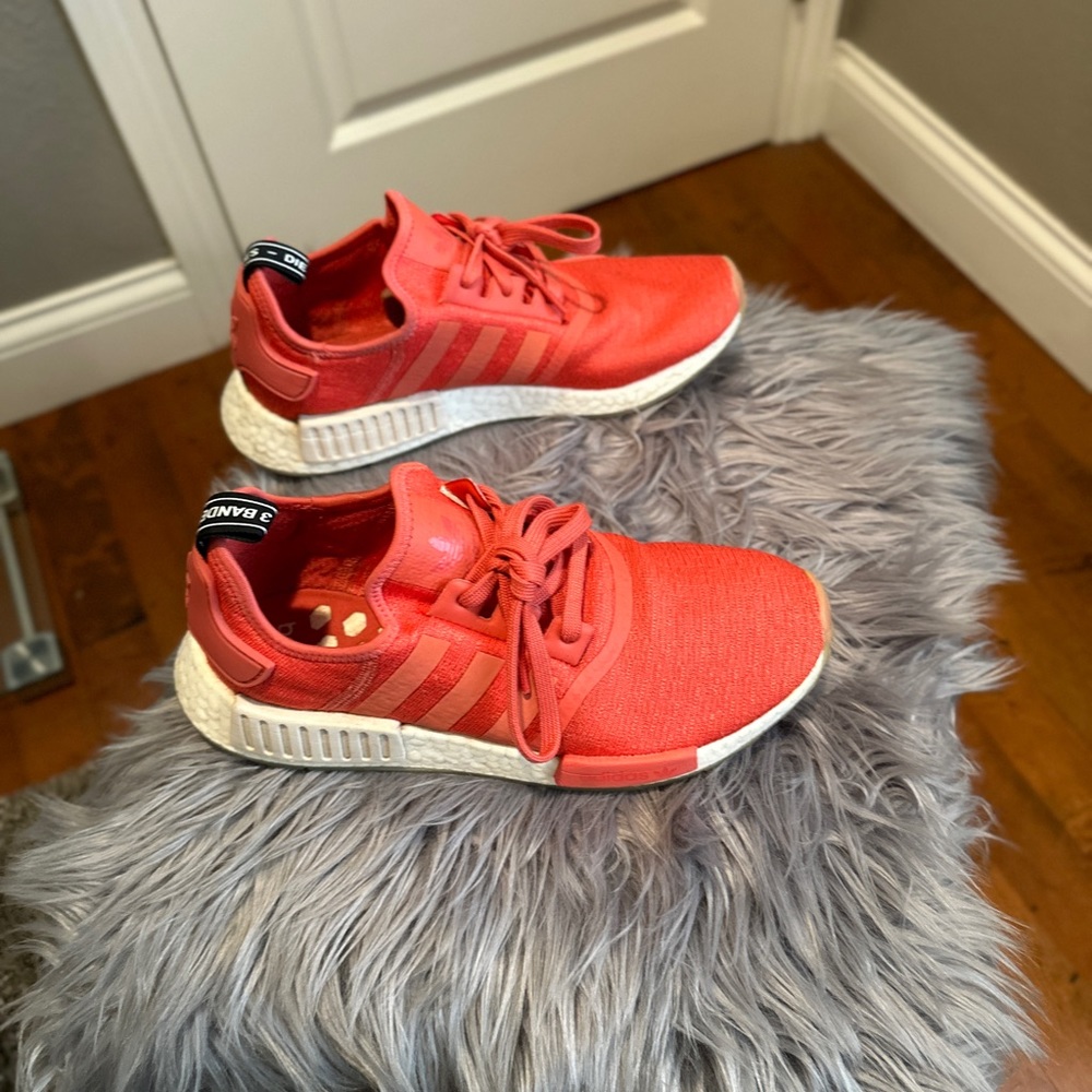 Women’s Adidas tennis shoes Size 9